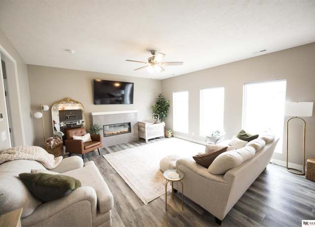 Property at 2648 W B St, Lincoln, NE 68522, 3 beds, 2.5 baths