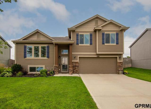 Property at 13809 S 42 Ave, Bellevue, NE 68123, 4 beds, 2.5 baths