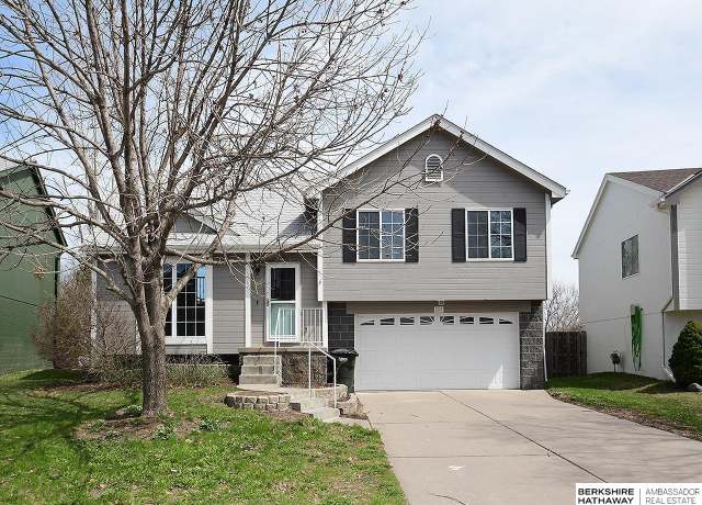 Property at 5655 S 186 Ave, Omaha, NE 68135, 3 beds, 2 baths