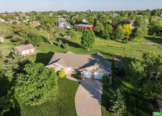 Property at 11845 S 202nd Cir, Gretna, NE 68028, 5 beds, 3.5 baths