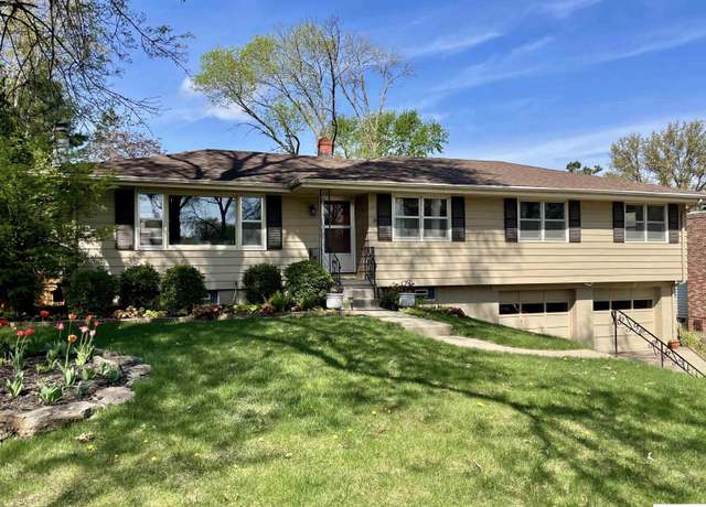 Property at 614 S 126th St, Omaha, NE 68154, 4 beds, 3 baths