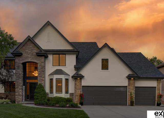 Property at 1411 S 195 St, Omaha, NE 68130, 5 beds, 4.5 baths