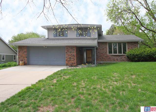 Property at 2501 Jacquelyn Dr, Lincoln, NE 68512, 3 beds, 2.5 baths