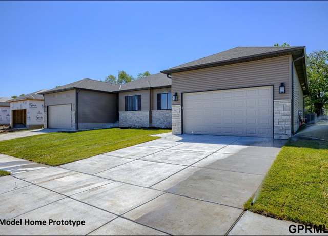 Property at 9447 Linwood Pl, Lincoln, NE 68505, 2 beds, 2 baths
