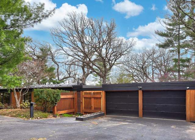 Property at 2525 S 95th Cir, Omaha, NE 68124, 3 beds, 2.5 baths