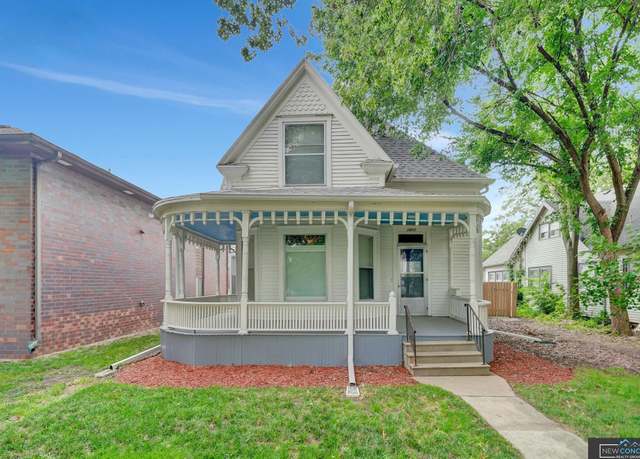 Property at 1611 Sumner St, Lincoln, NE 68502, 3 beds, 2 baths