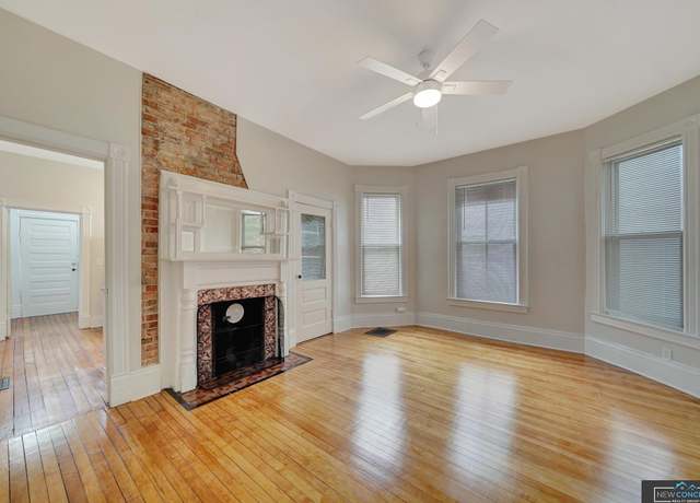 Property at 1611 Sumner St, Lincoln, NE 68502, 3 beds, 2 baths