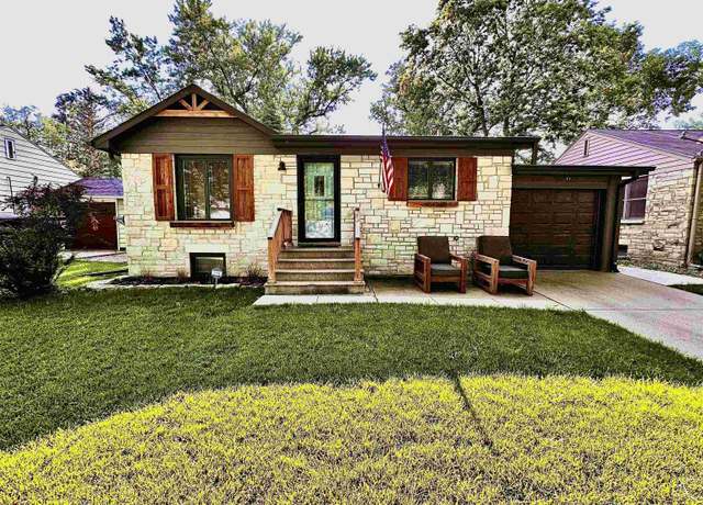 Property at 2845 S 44th St, Lincoln, NE 68506, 3 beds, 2 baths