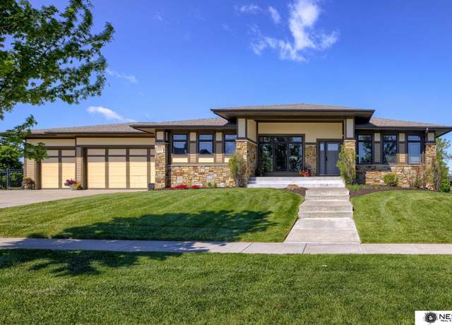 Property at 6931 NW 4th St, Lincoln, NE 68521, 4 beds, 3.5 baths
