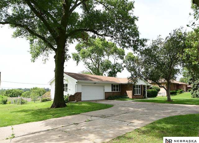 Property at 9345 Blondo St, Omaha, NE 68134, 3 beds, 2 baths