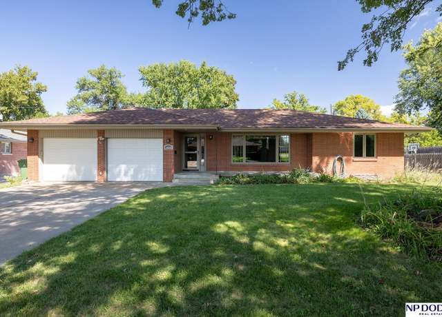 Property at 14540 Oak Ln, Waverly, NE 68462, 4 beds, 2.5 baths