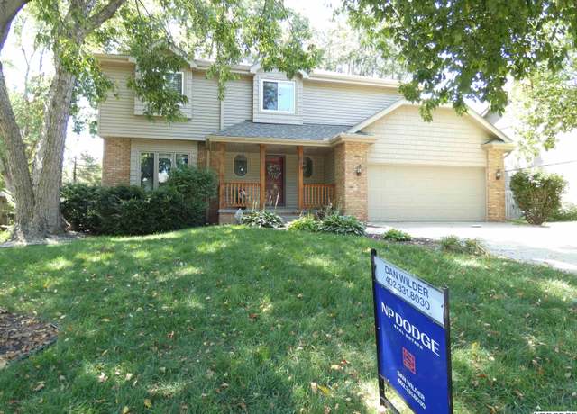 Property at 809 Joseph Dr, Papillion, NE 68046, 4 beds, 2.5 baths