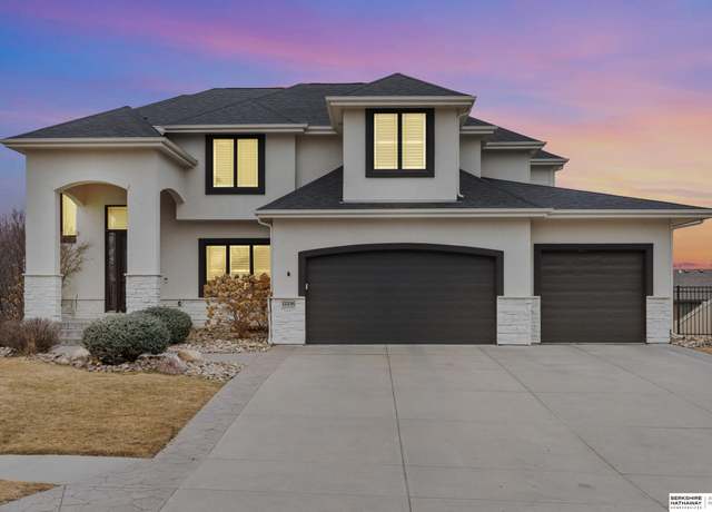 Property at 12536 S 81st Ave, Papillion, NE 68046, 5 beds, 4.5 baths