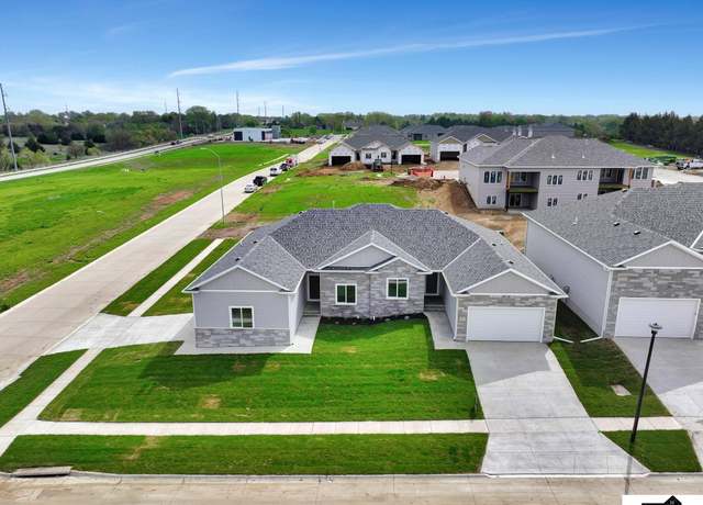 Property at 8600 S 50th Ct, Lincoln, NE 68516, 4 beds, 3 baths