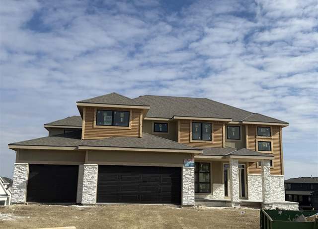 Property at 19052 Murifield Cir, Omaha, NE 68136, 4 beds, 4 baths