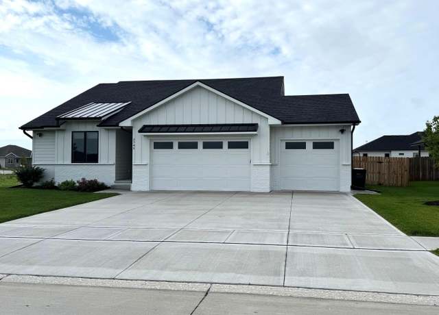 Property at 2745 Samuel Dr, Fremont, NE 68025, 4 beds, 3 baths