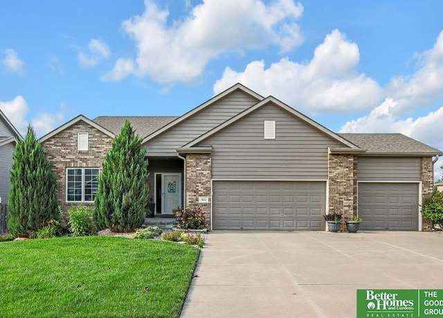 Property at 19302 G St, Omaha, NE 68135, 4 beds, 2.5 baths