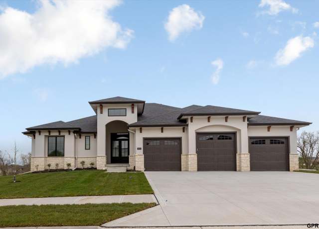 Property at 21859 B St, Elkhorn, NE 68022, 6 beds, 4 baths