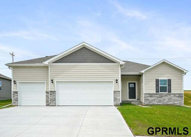 Property at 17022 Reynolds St, Bennington, NE 68007, 4 beds, 3.5 baths