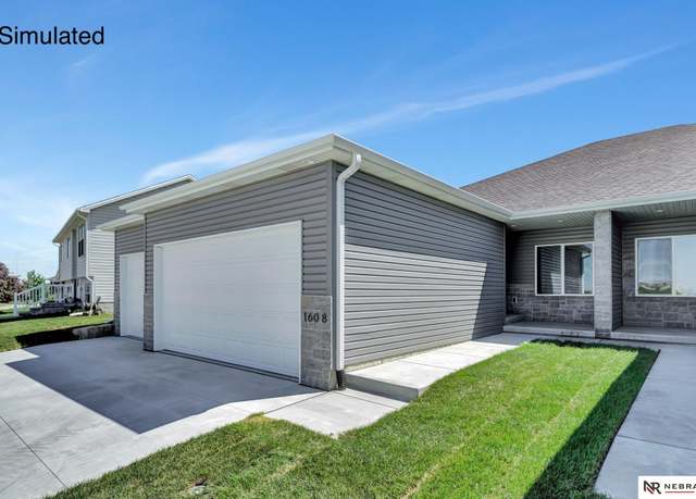 Property at 5831 S 95th St, Lincoln, NE 68526, 4 beds, 3 baths