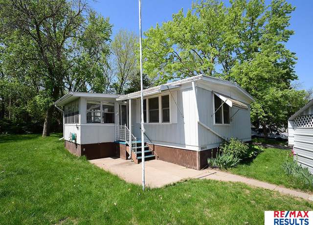 Property at 10507 Whitmore Ct, Omaha, NE 68142, 2 beds, 2 baths