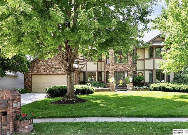 Property at 12829 Izard St, Omaha, NE 68154, 4 beds, 3.5 baths