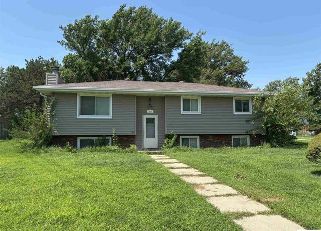 Property at 1006 Colorado St, Bellevue, NE 68005, 3 beds, 2.5 baths