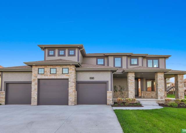 Property at 10110 S 191 St, Gretna, NE 68136, 4 beds, 3.5 baths