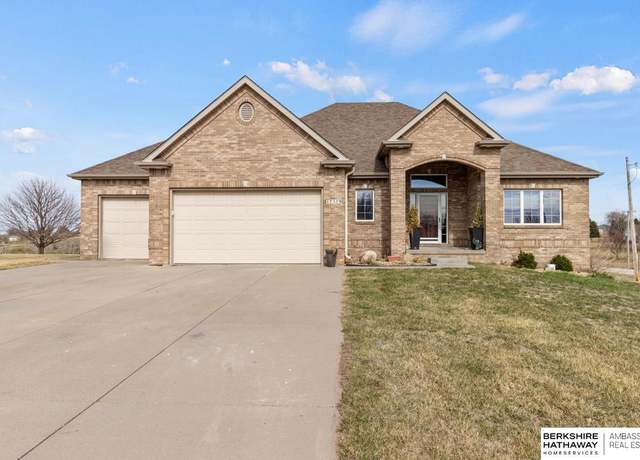 Property at 17579 Lochland Rdg, Council Bluffs, IA 51503, 5 beds, 3.5 baths