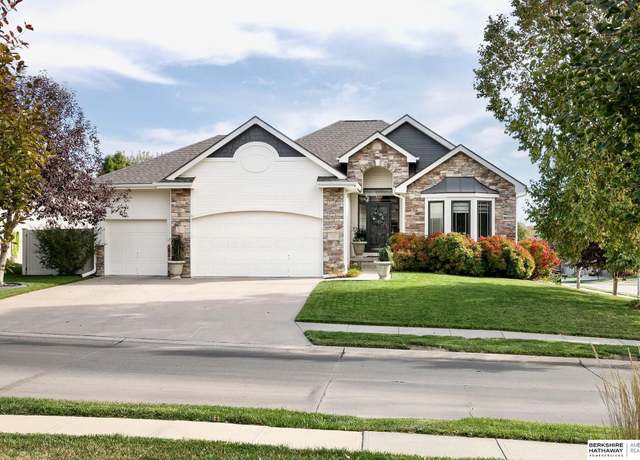 Property at 713 S 201st Ave, Omaha, NE 68022, 3 beds, 3 baths