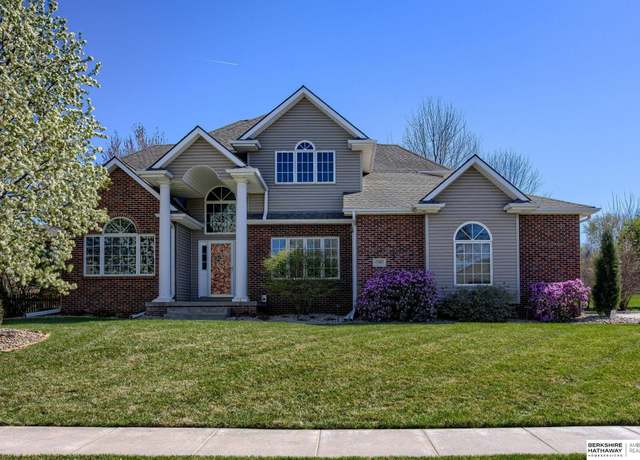 Property at 17105 Cypress Dr, Omaha, NE 68136, 5 beds, 4.5 baths