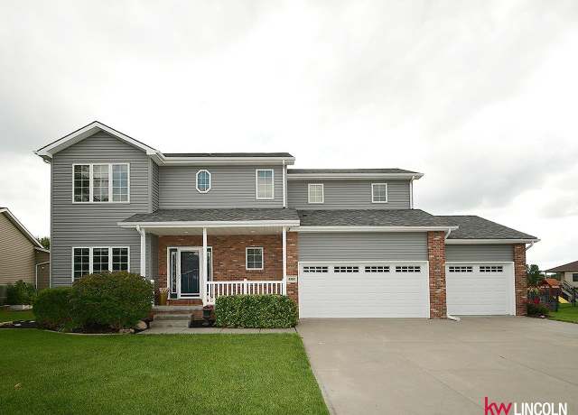 Property at 8100 Mckinty Ln, Lincoln, NE 68516, 4 beds, 2.5 baths