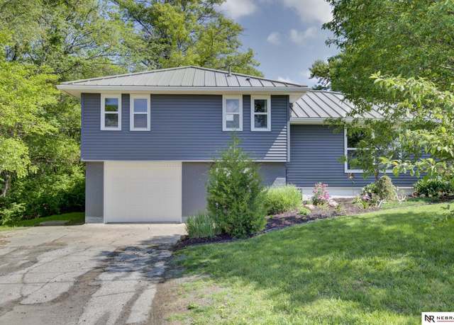 Property at 2000 Murray Rd, Plattsmouth, NE 68048, 3 beds, 2 baths