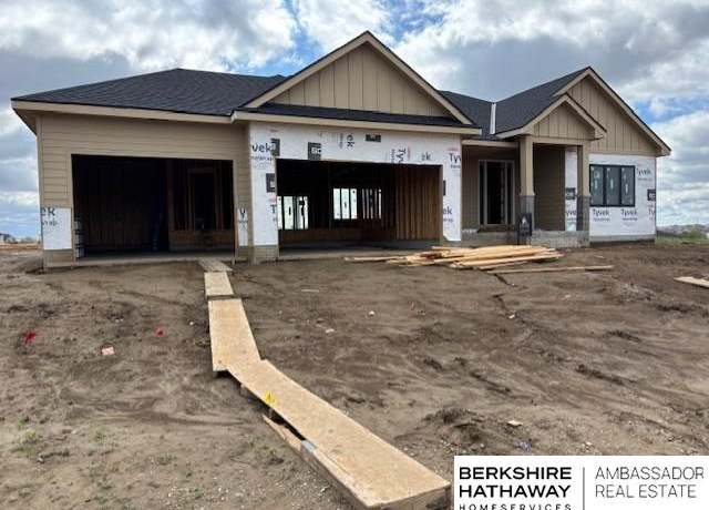 Property at 3633 S 219th Ave, Omaha, NE 68022, 5 beds, 3 baths