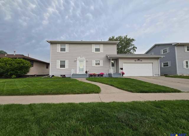 Property at 2510 Westside Ave, Norfolk, NE 68701, 4 beds, 3 baths