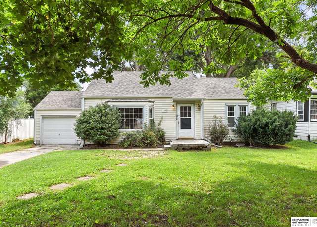 Property at 7205 Minne Lusa Blvd, Omaha, NE 68112, 3 beds, 2 baths
