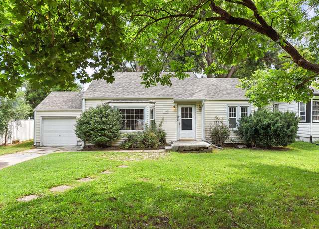 Property at 7205 Minne Lusa Blvd, Omaha, NE 68112, 3 beds, 2 baths