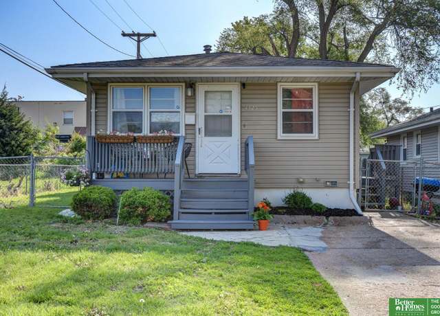 Property at 4325 N 65 St N, Omaha, NE 68104, 3 beds, 1.5 baths