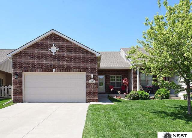 Property at 7615 Greycliff Dr, Lincoln, NE 68516, 3 beds, 3 baths