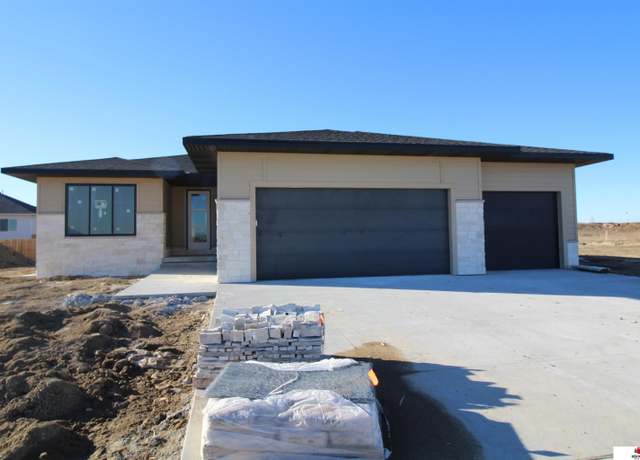 Property at 2121 Milrose Branch Rd, Lincoln, NE 68520, 5 beds, 3 baths