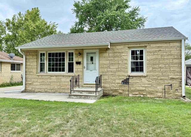 Property at 2111 N 59th St, Lincoln, NE 68505, 2 beds, 1.5 baths