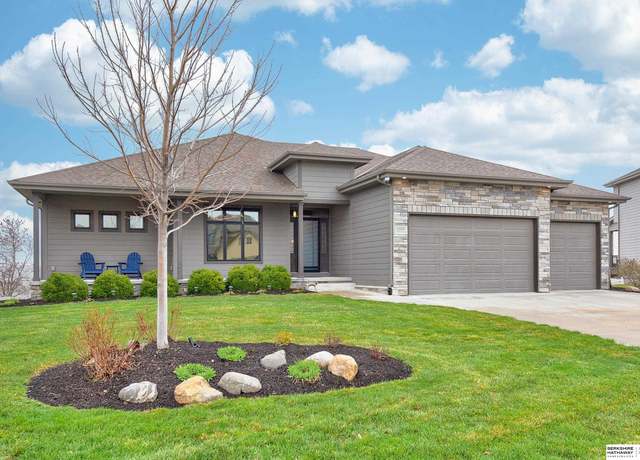 Property at 10504 Windward Ave, Papillion, NE 68046, 4 beds, 4 baths