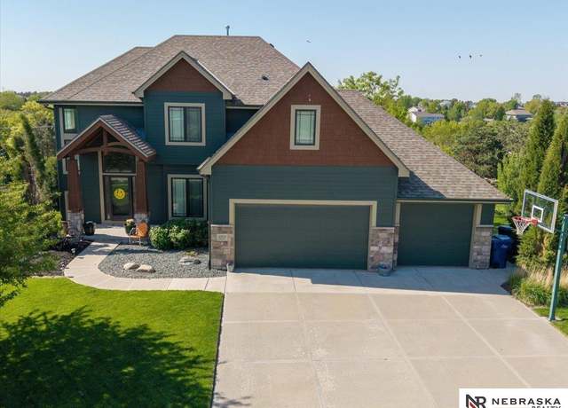 Property at 20029 Oak St, Gretna, NE 68028, 5 beds, 3.5 baths