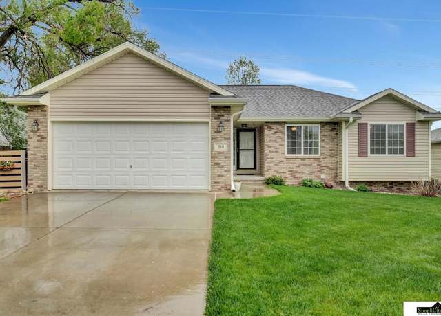 Property at 2111 Herel St, Lincoln, NE 68512, 4 beds, 3 baths