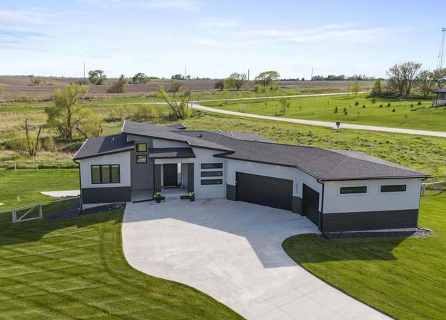 Property at 15633 Fox Run Rd, Bennet, NE 68317, 5 beds, 3 baths