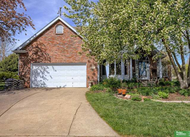 Property at 17616 Ventana Cir, Omaha, NE 68136, 4 beds, 3 baths