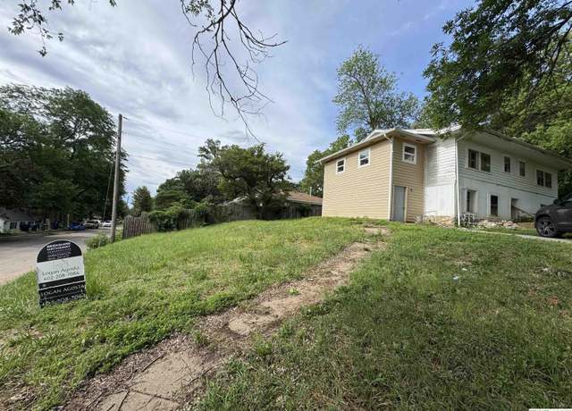 Property at 1322 Franklin St, Bellevue, NE 68005, 4 beds, 2 baths