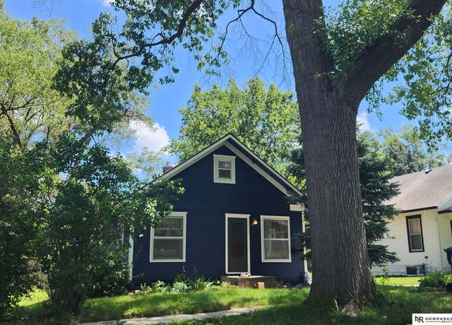 Property at 2810 S 11th St, Lincoln, NE 68502, 2 beds, 1 bath
