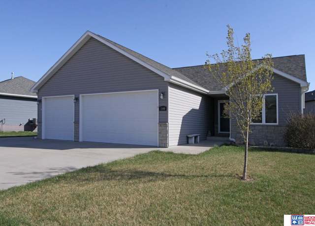 Property at 1540 Longs Peak Cir, Lincoln, NE 68521, 3 beds, 3 baths