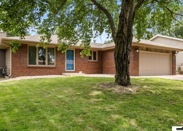 Property at 5810 S 50th St, Lincoln, NE 68516, 3 beds, 2.5 baths